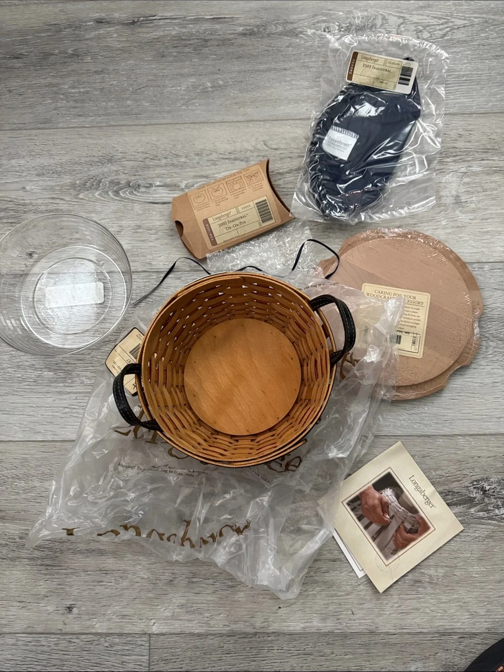 NWT Longaberger 2005 Inaugural Basket with Lid, Liner, Plastic Bowl, Tie On Pin